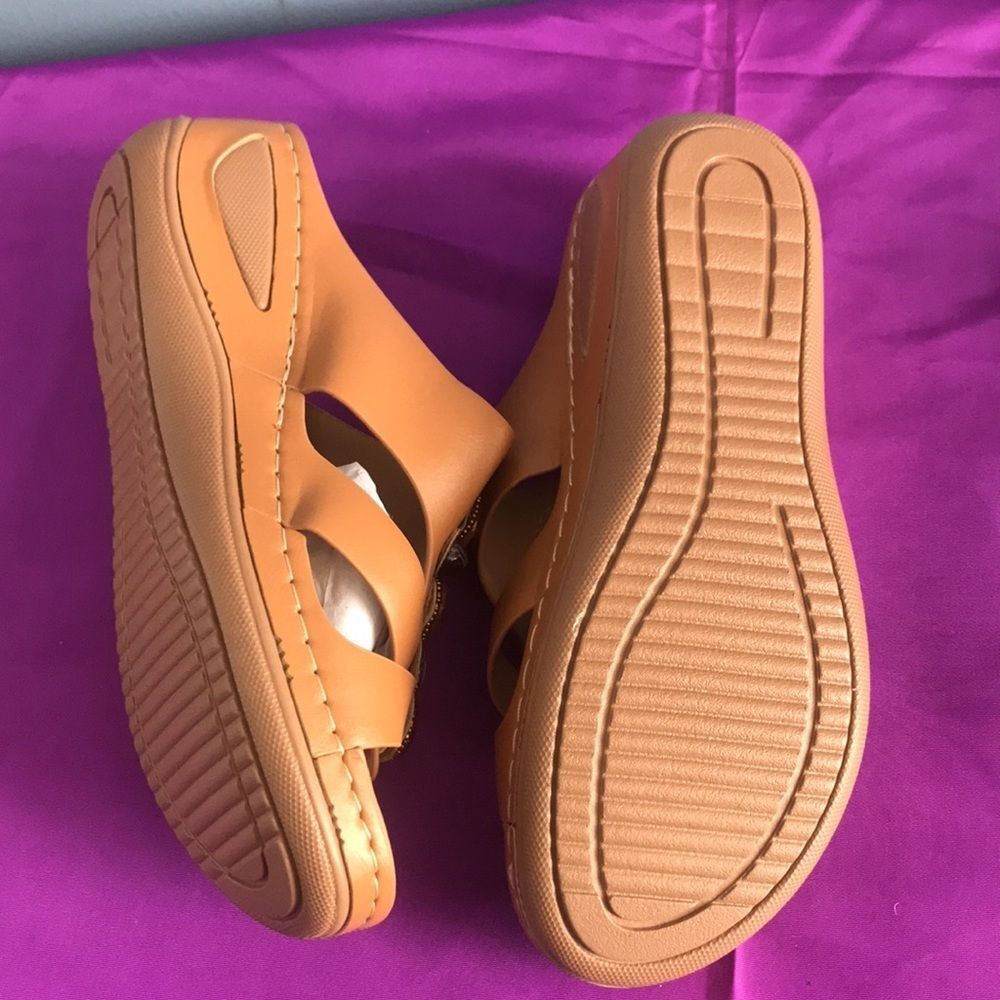 NWOT Tan jeweled slip on wedge sandals with heel massagers/cushion size 8/39 - Picture 8 of 9